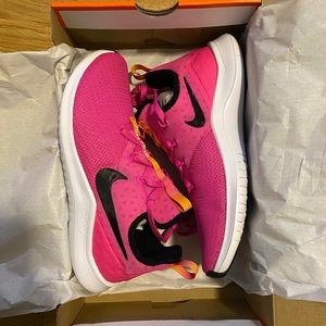 BRAND NEW IN BOX Nike Free Tr 8